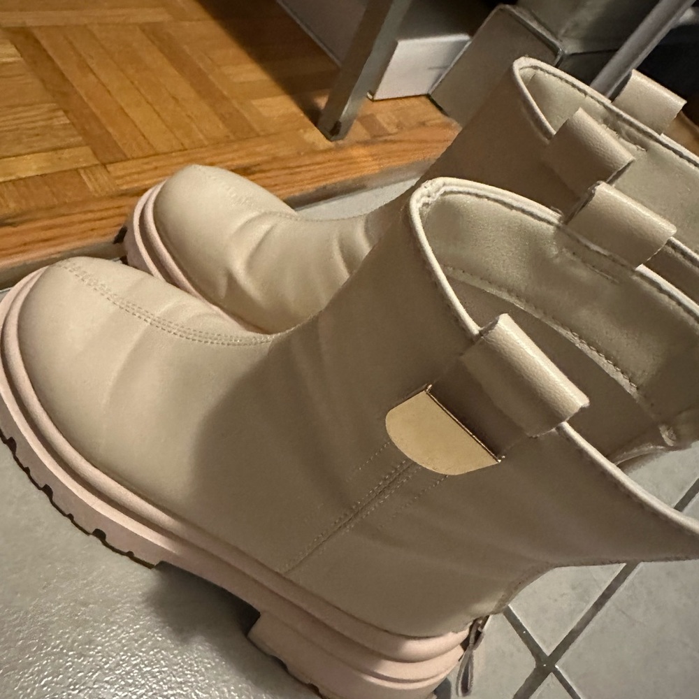 Chelsea boots size 6